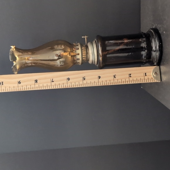 VGT,Amber Glass Oil Lamp. - Picture 8 of 8